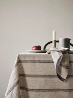 Thea bordsduk 145x330 cm, Denim stripe