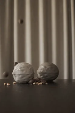Walnut skål med lock, Dust