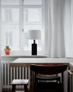 Woody bordslampa 56 cm, Svart-vit