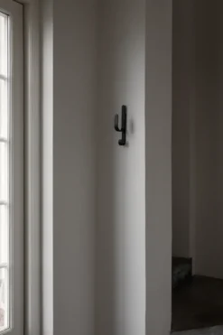 Woody krok One, Black stained oak